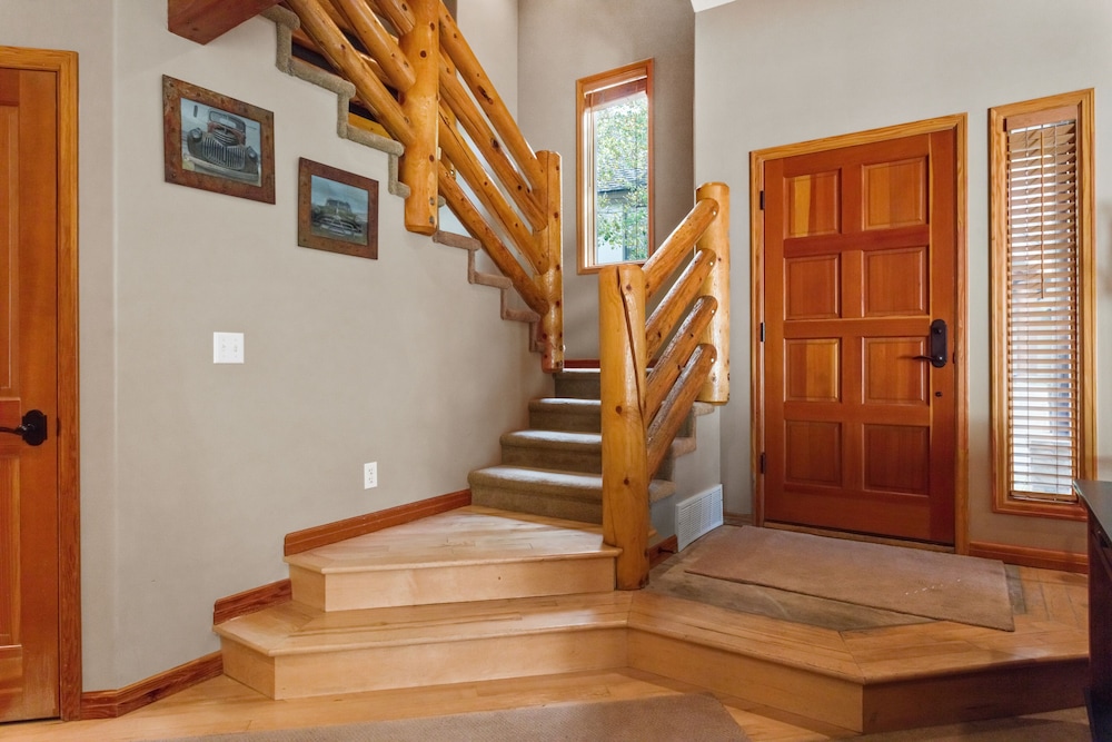 Deer Lake Village at Deer Valley Resort - Three Bedroom Condo with Loft and Hot Tub #2473 3 Condo