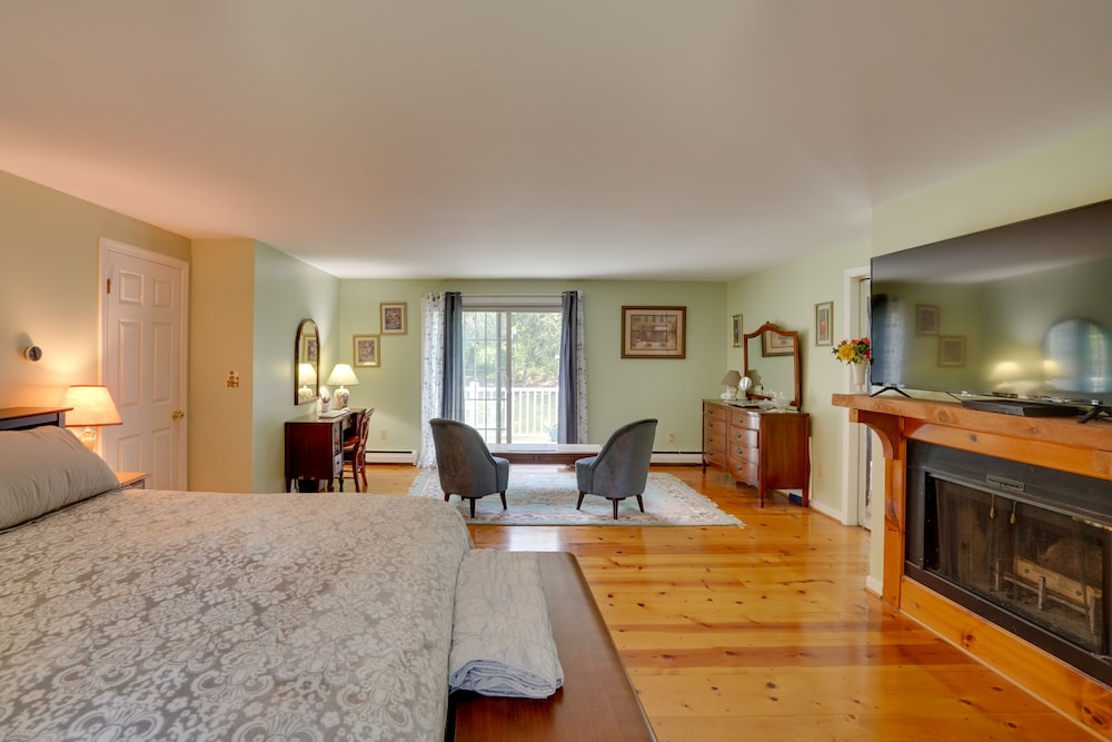 Pittsfield Home w/ Deck - 12 Mi to Jiminy Peak!