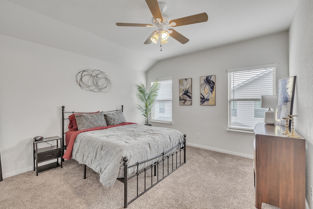 Modern 3br In Gated Community Near Jbsa & Seaworld 3 Bedroom Duplex