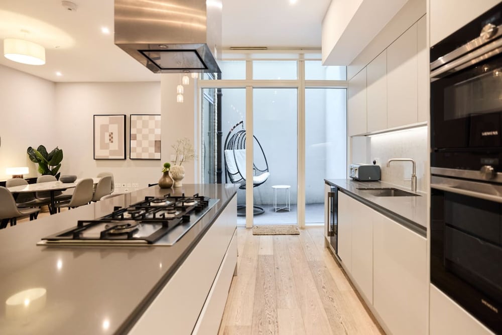 The Avery Hideout - Spacious 3bdr House With Rooftop Terrace