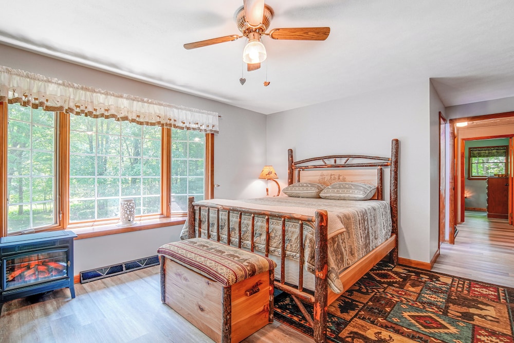 Pet-friendly Espyville Home w/ Yard & Fire Pit! view 2
