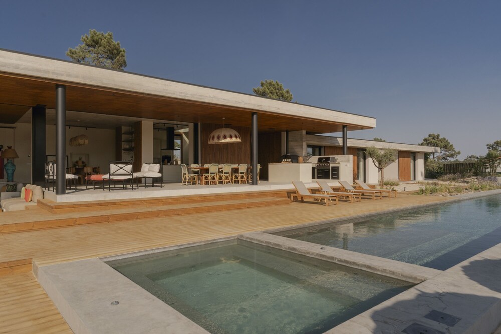 CL M Villa Retreat by Cadenzalux