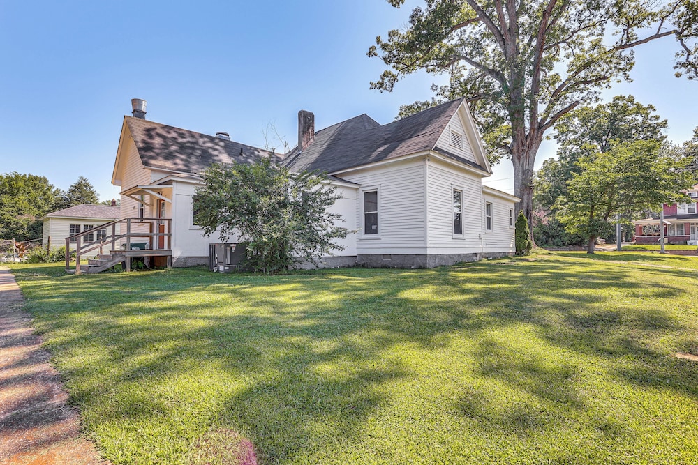Jackson Family Home ~ 5 Mi to Downtown!