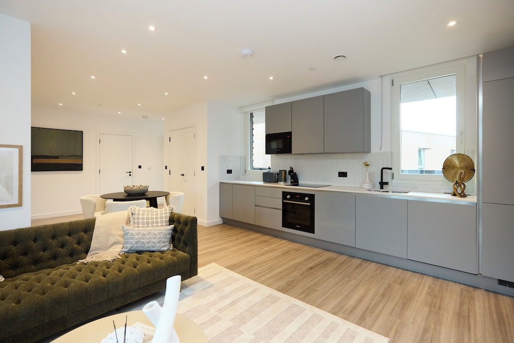 The Tottenham Retreat - Homely 2bdr Flat With Balcony