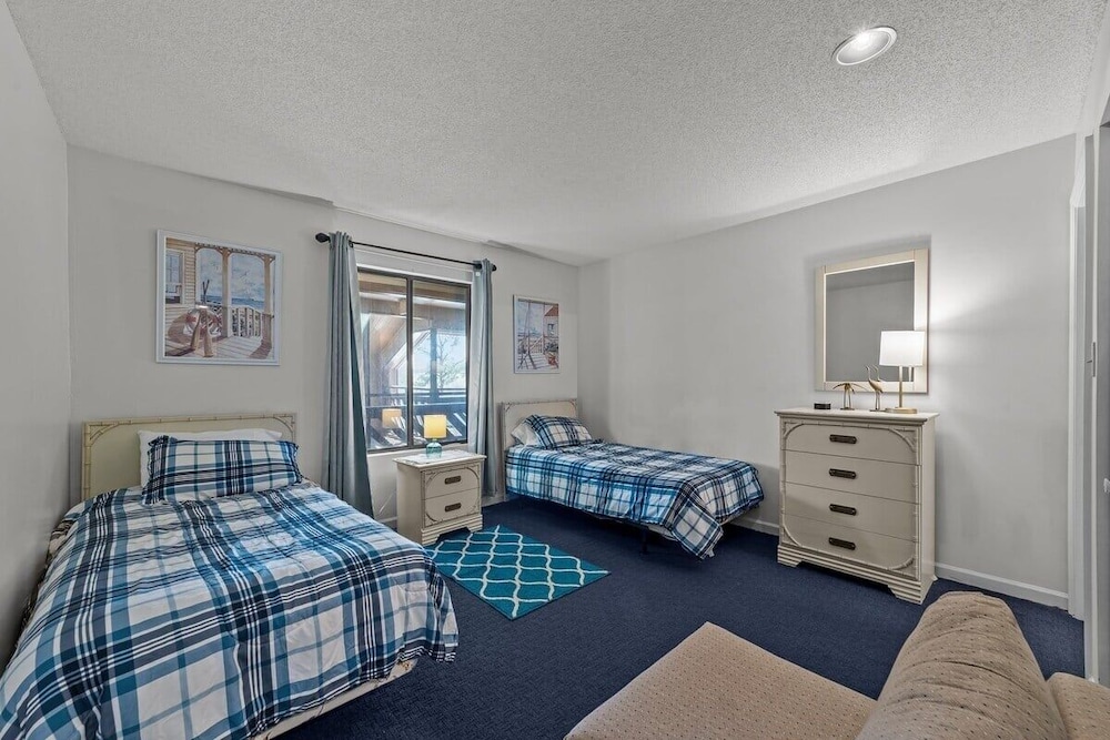 Heron Pointe C12 2 Bedroom Condo
