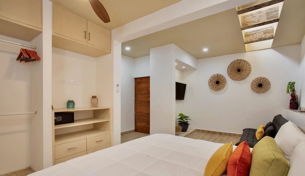 4 Br Private Rooftop Pool Spacious Exclusive
