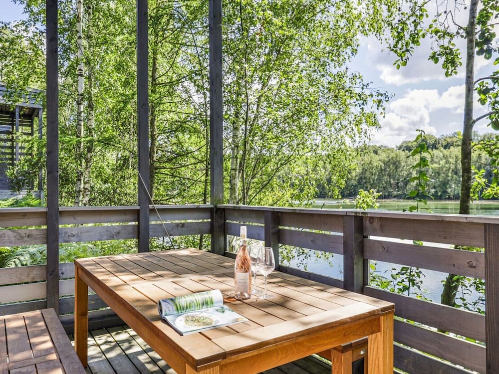 Sky Pad: Lakeside Retreat