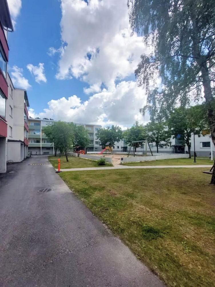 2BR Apt in Quiet Neighborhood
