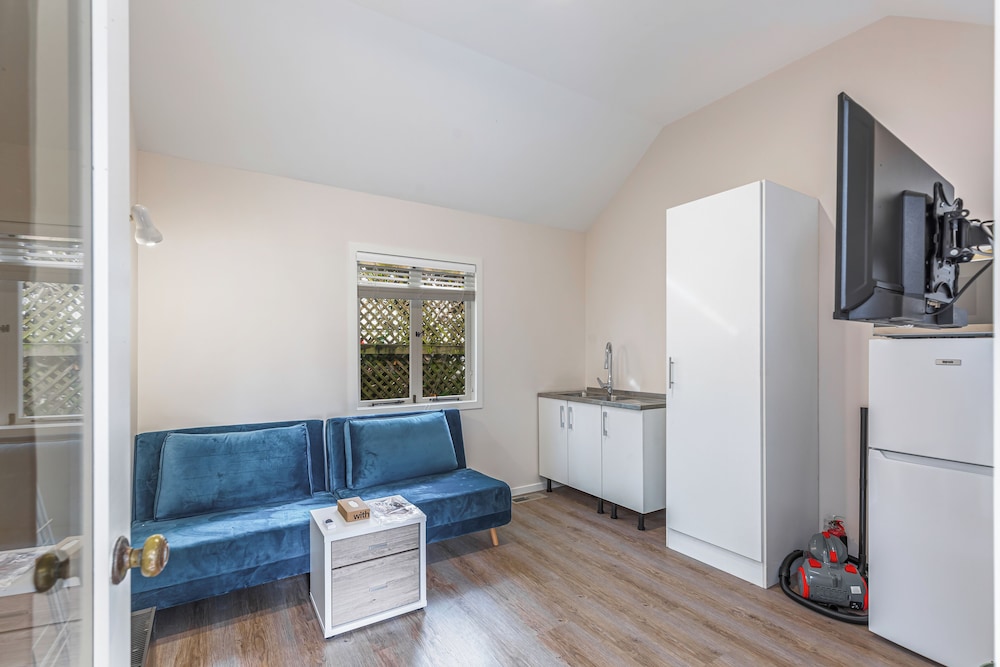 Serene 2BR Home w Grill & Yard by Zodiak Stays