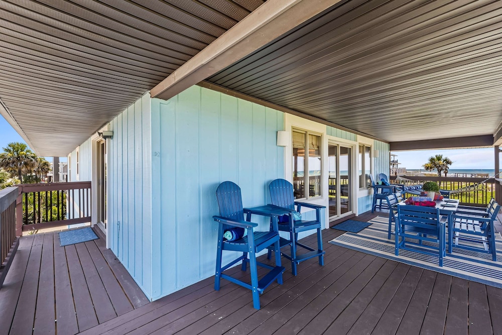 Oceanfront Steps to Sand Deck Pets Welcome