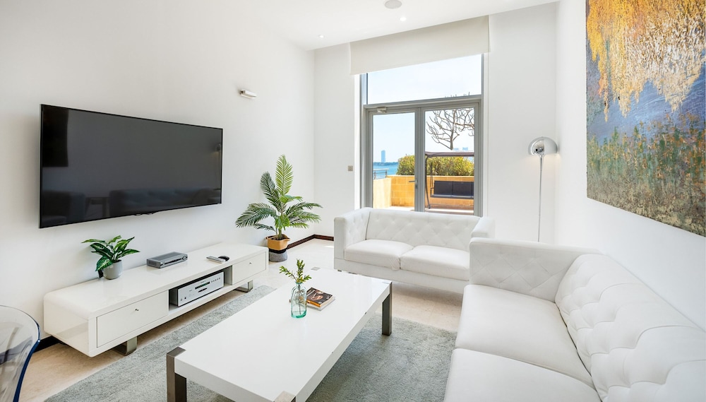Exquisite 2BR w Exclusive Beach Access at the Palm