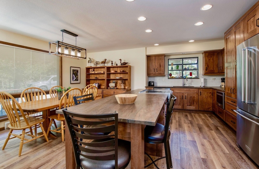 Griffin Family Vacation At Windcliff 4 Bedroom Home by RedAwning view 3