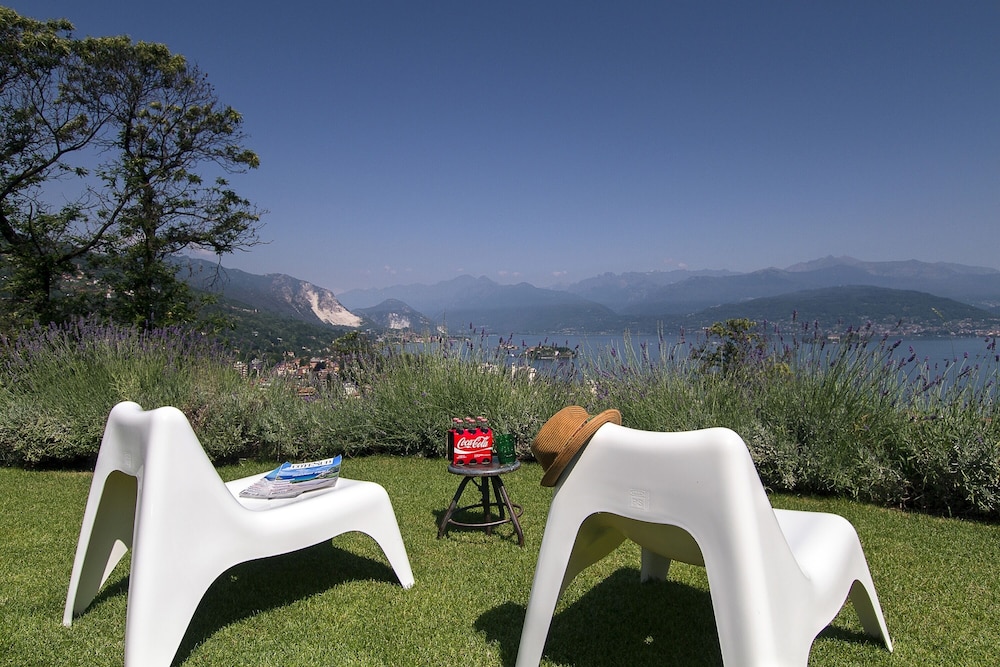 Modern Oasis Overlooking Lake Maggiore