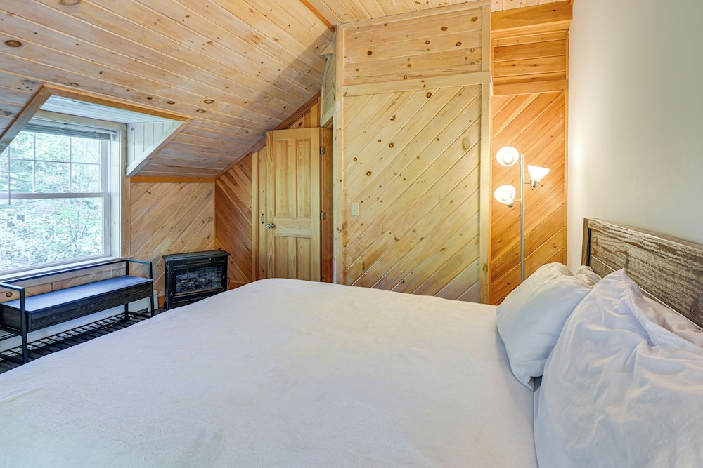 1 Mi to Acadia National Park: Spacious Retreat!