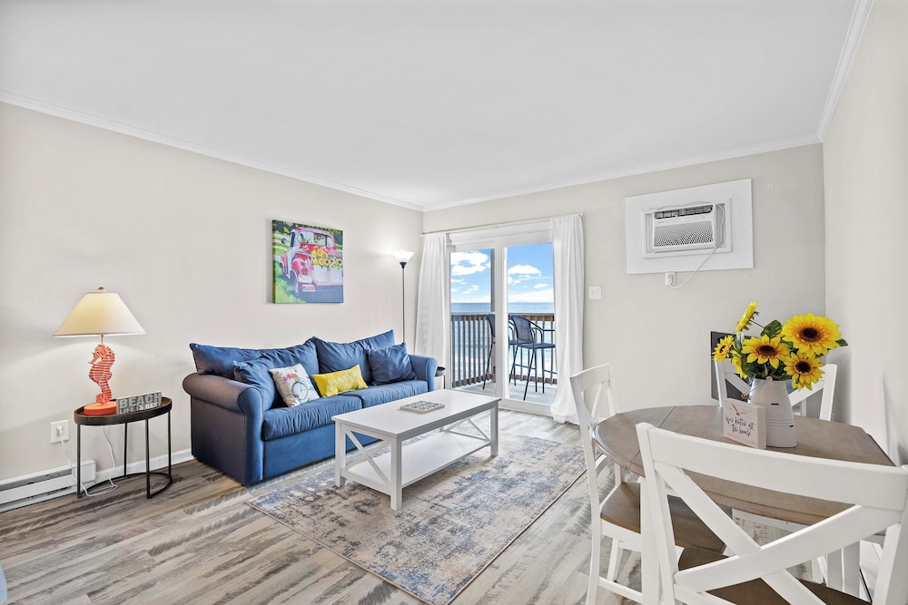 Steps to Sand! 3rd-floor North Topsail Beach Condo