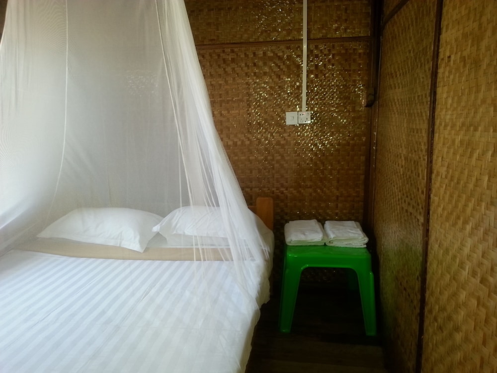 Ngwe Saung Garden Guest House view 2
