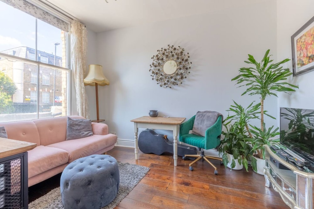 Cheerful 1 Bedroom Flat in the Heart of North London