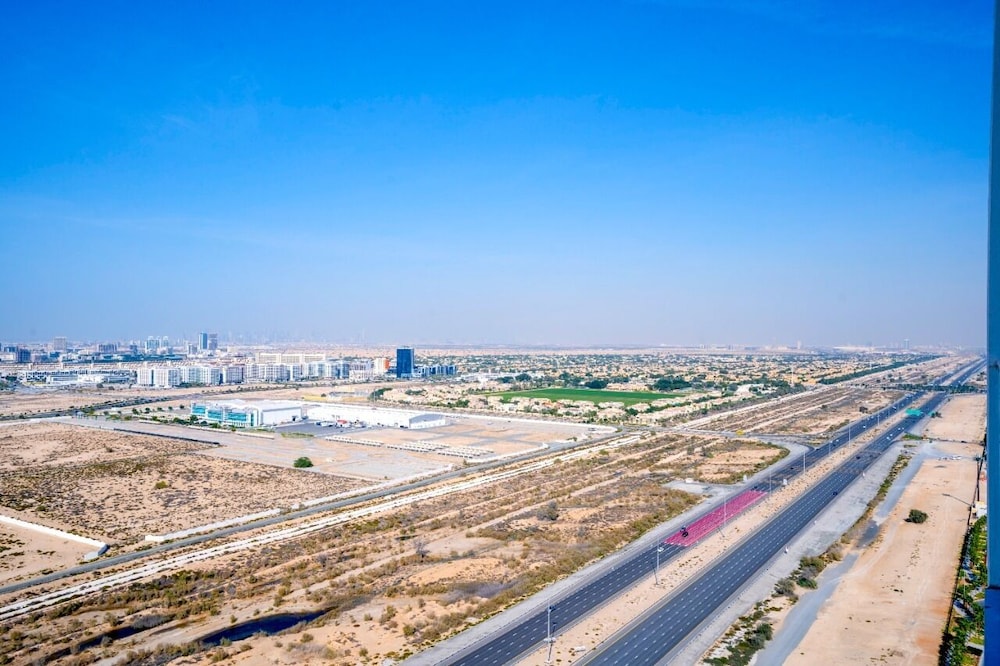 Tanin - Incredible City Vista From Balcony of Fancy Studio