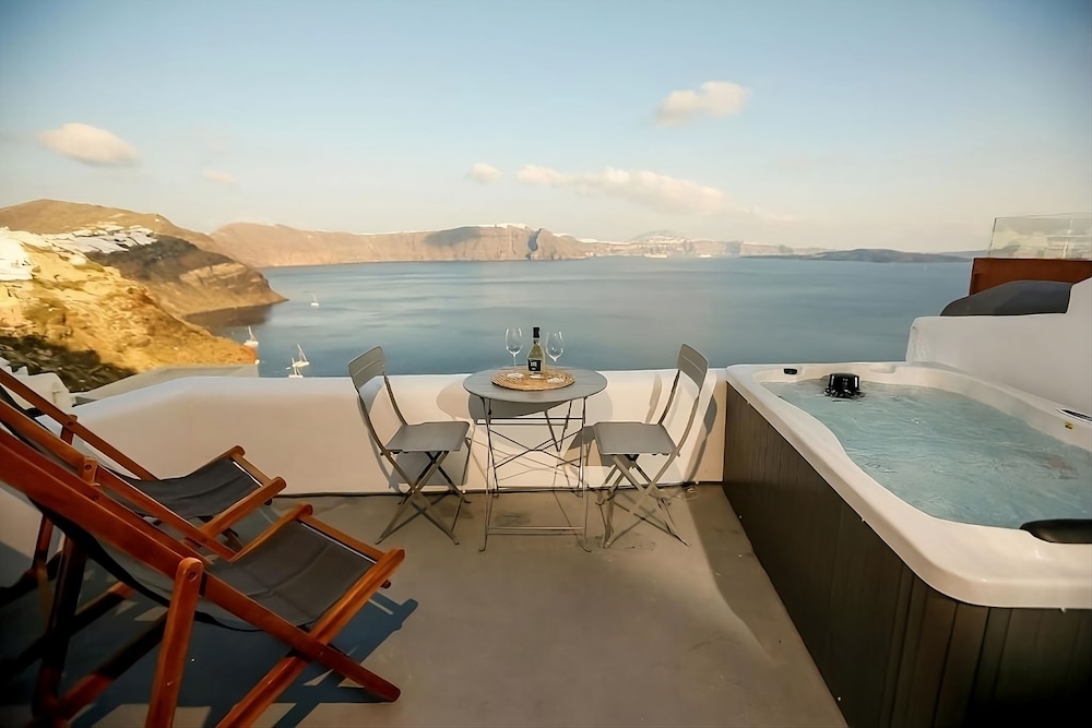 Caldera's Dream Cave House with hot tub photo 5