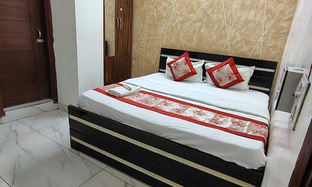 Fabhotel Buland Plaza