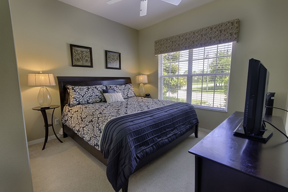 7BR Pool Home Emerald Island by SHV-8409