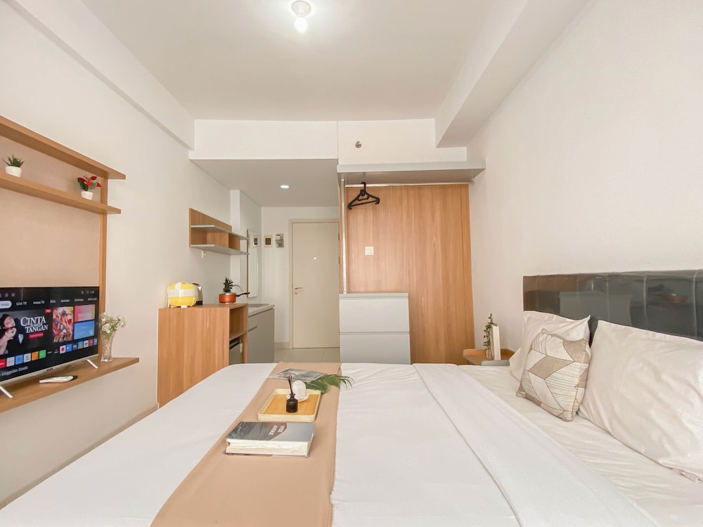 Standard Look Studio At Patraland Urbano Apartment