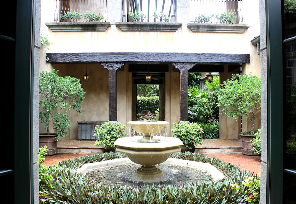 CR Luxury Los Sueños Condos