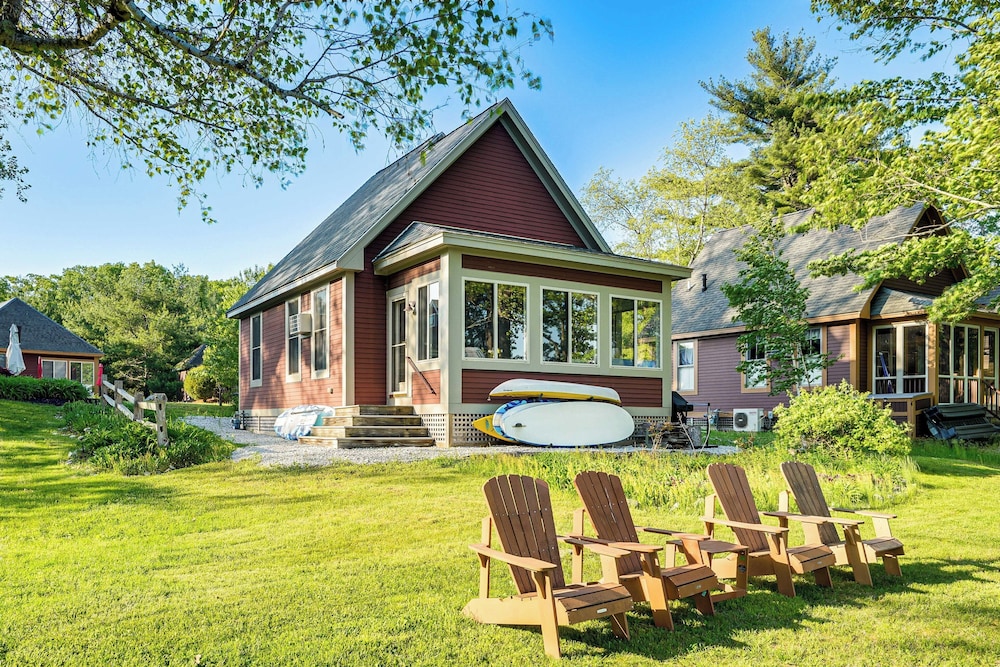 Waterfront Cottage in Summer Village w/ Grill