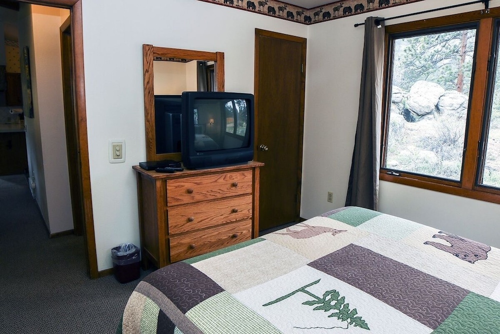 Sunnyside Knoll: 17 2 Bedroom Cabin view 4