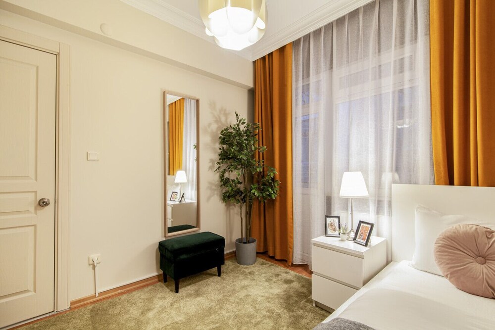 Central and Convenient Flat in Sisli