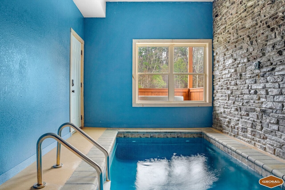 Rustic Mountain Retreat by Ghosal Luxury Lodging - Property Image 15