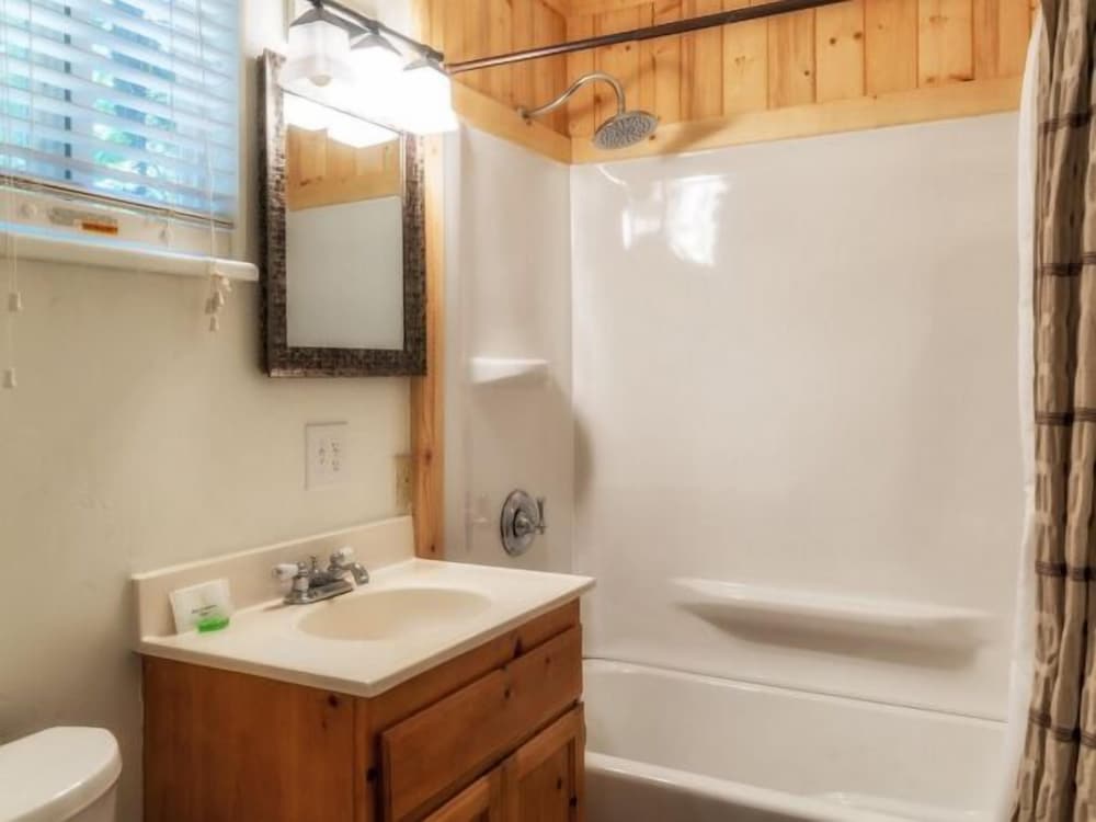 Knotty Pines Cabins