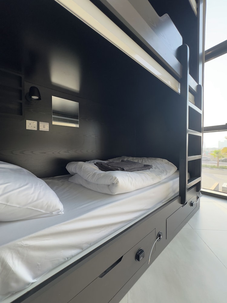 Grapeful Stay – Luxury Hostel Binghatti Avenue Tower Al Jaddaf