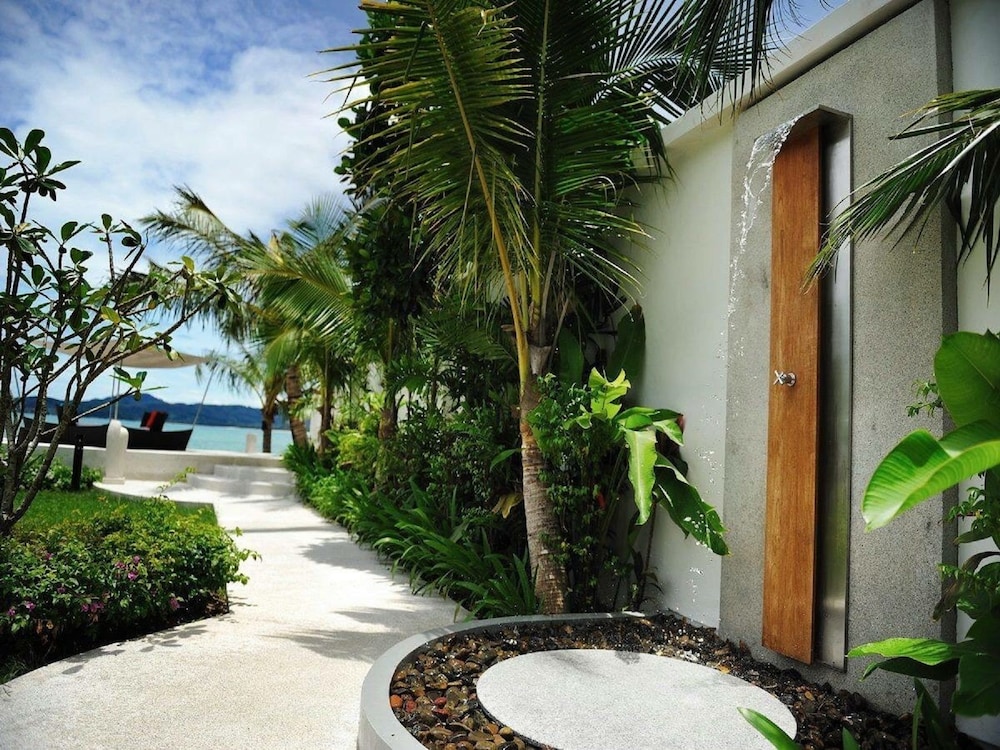 Beachfront Phuket Seaview Suites