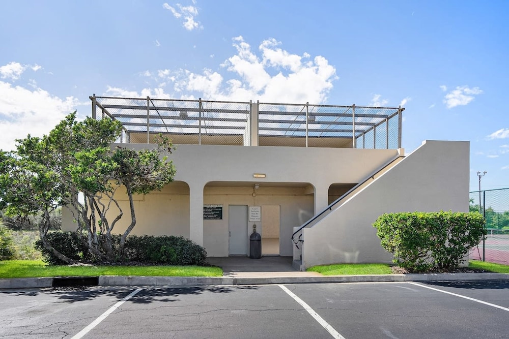 Oceanfront Patio Pool Tennis BBQ Free Parking