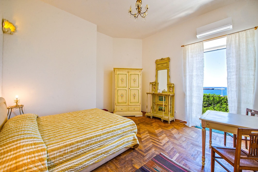 Amazing Sea View in Historic Building in Downtown by Wonderful Italy view 5