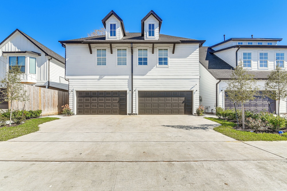6 Mi to Hospitals: Nurse-friendly Houston Home!