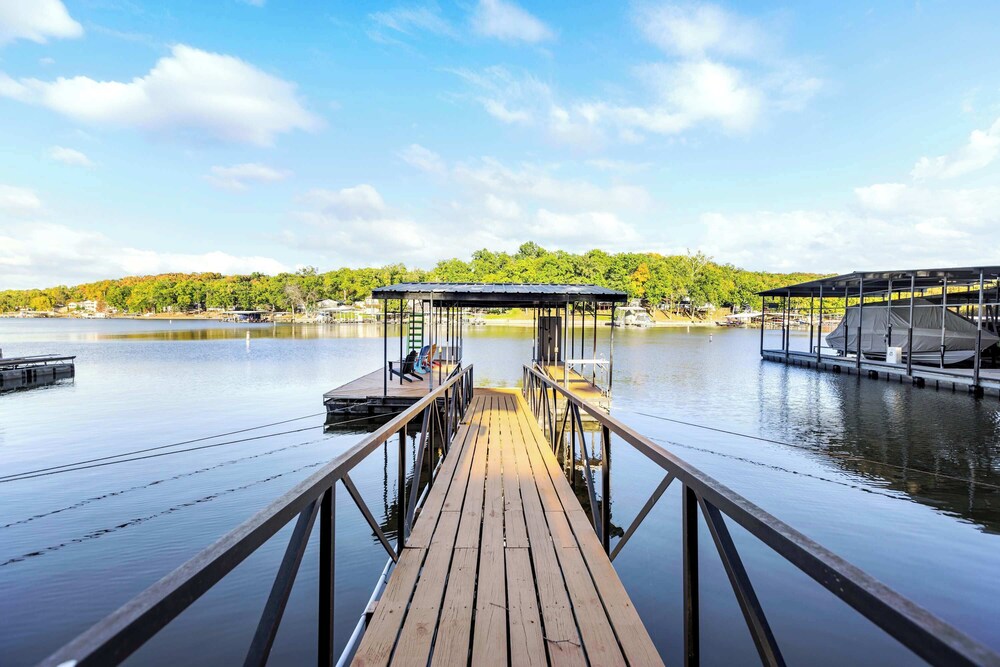 Sunrise Oasis - Enjoy Lakefront Living