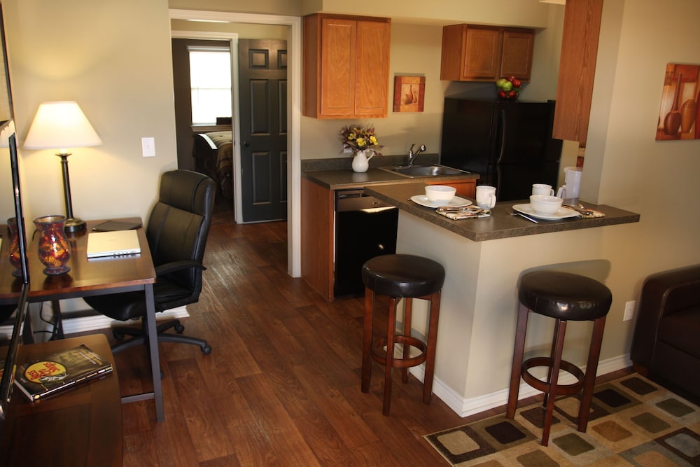 Eagle's Den Suites Kenedy a Travelodge by Wyndham