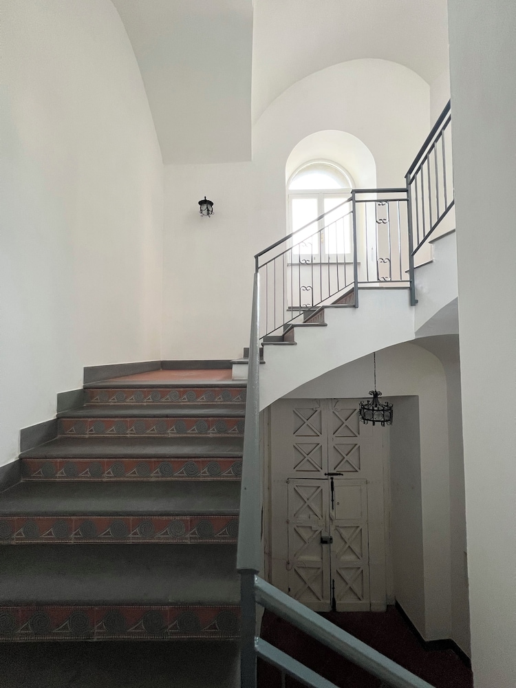 DIPINTO APARTMENTS