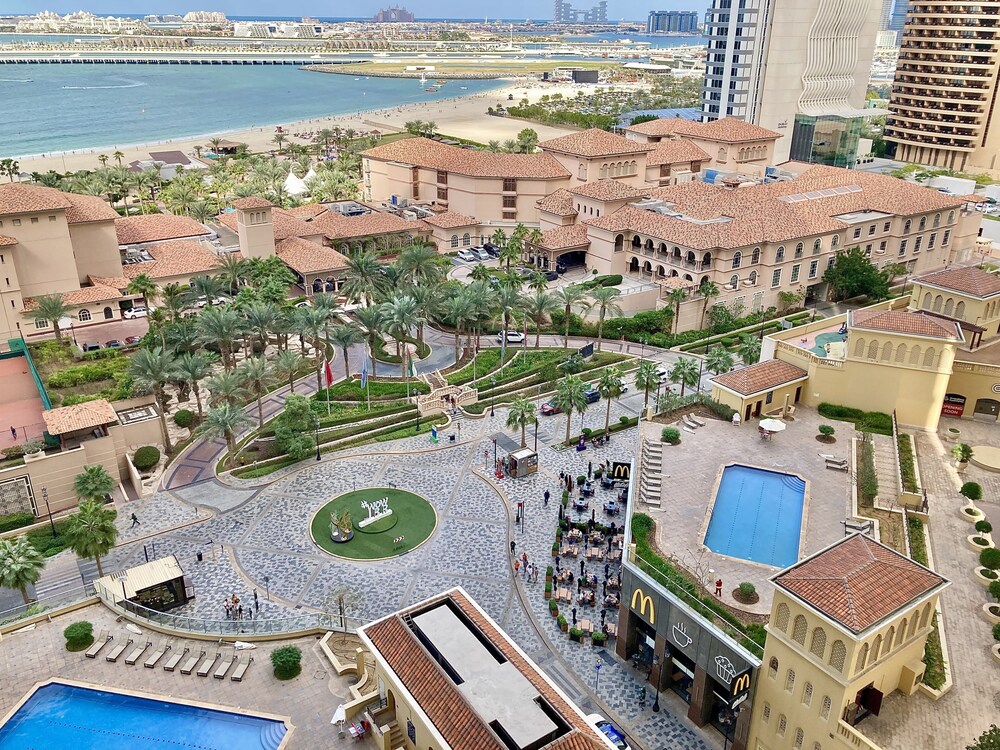 Whitesage - Elegant Interior With Incredible Sea and City View