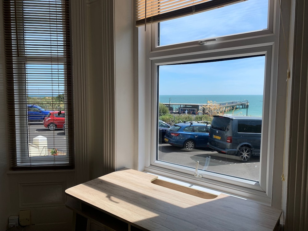 Beach Front 2-bed Apartment With Deck & BBQ view 3