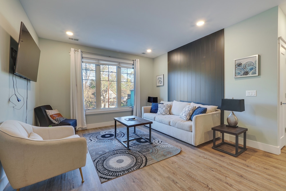 Walk to Front St! Traverse City Condo Near Skiing