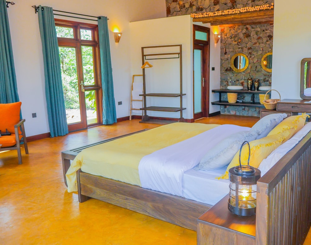 Moonbow Lodge