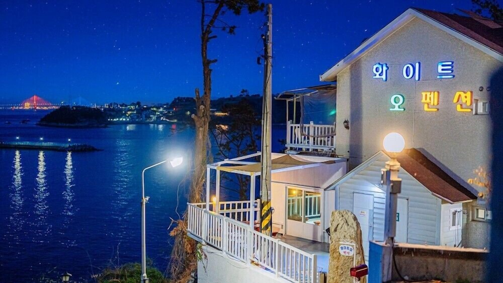 White O Pension