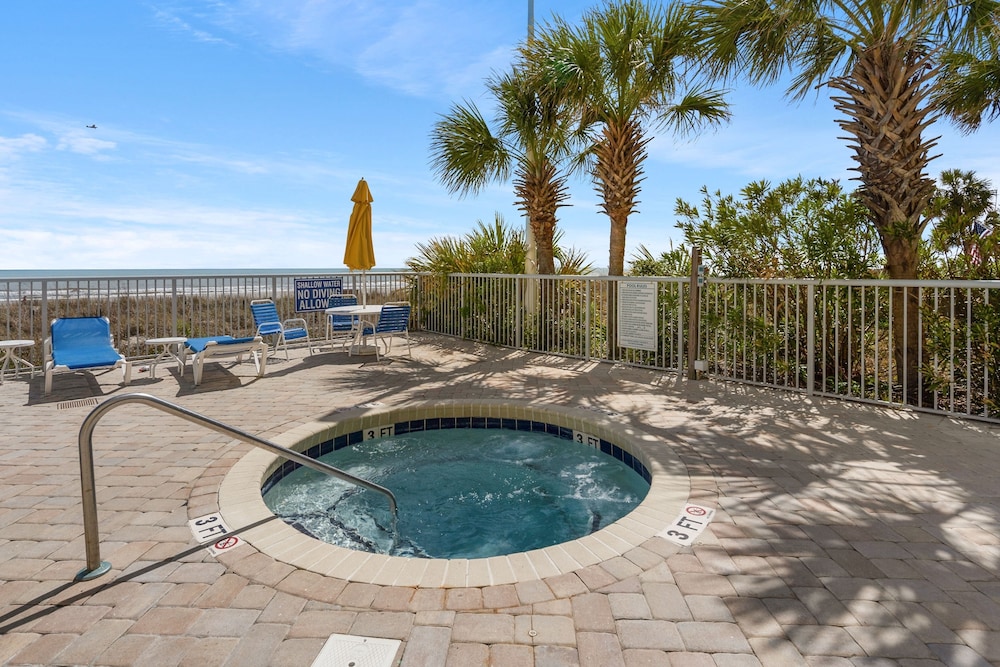 Seaside Resort 1003 3 Bedroom Condo by RedAwning