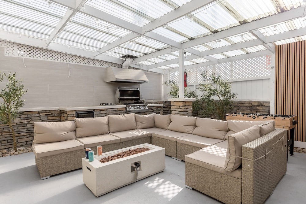Steps to the Beach Firepit Patio Long-term Newport Beach Stay Coastal Cove