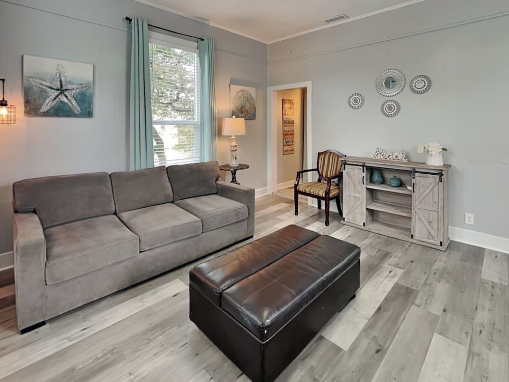 Pleasure Pier Retreat Manor by Ryson Vacation Rentals