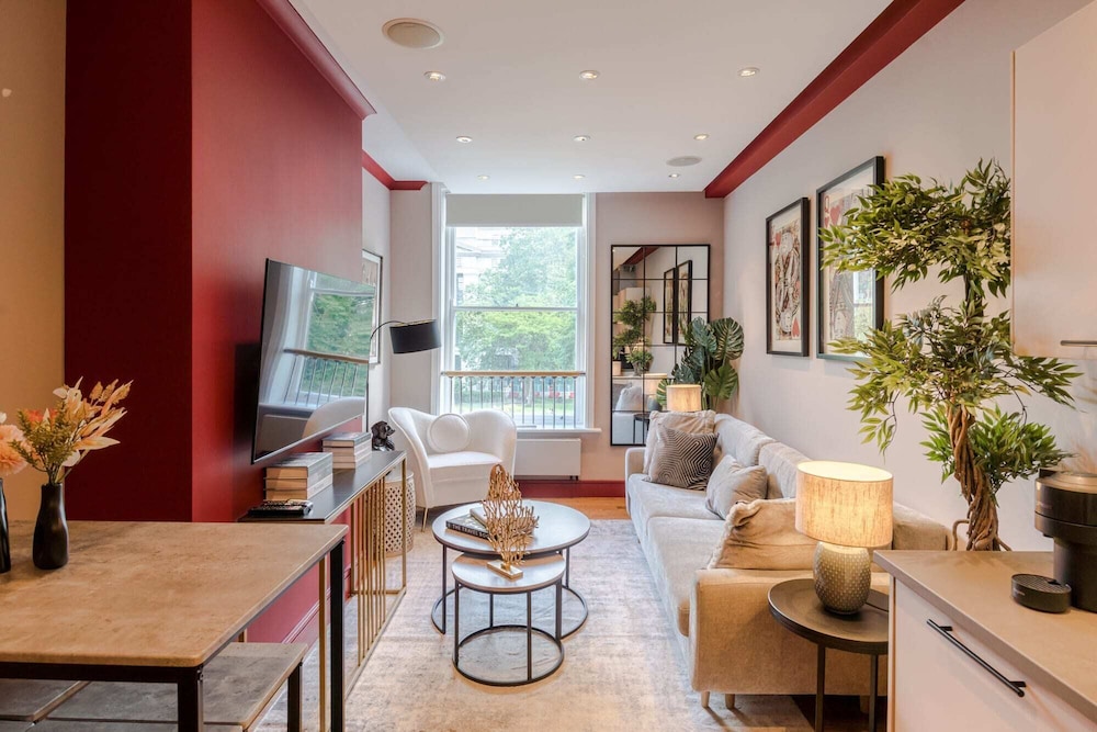 The Honourable - Bloomsbury Square By Frankie Says