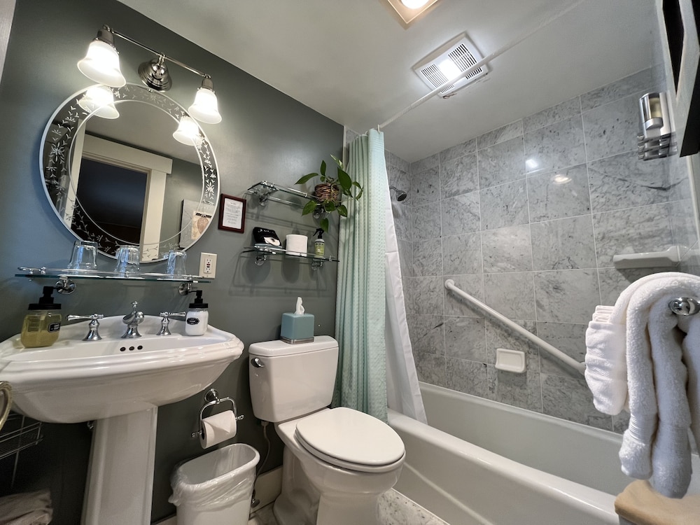 Ashland Vacations - Country Willows Inn and Estate - Property Image 2